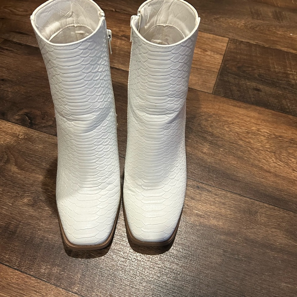Elegant White Textured Ankle Boots